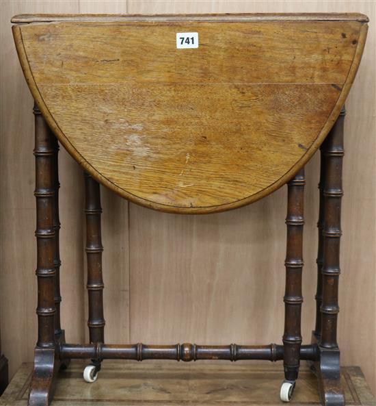 A Victorian sutherland table, 52cm wide